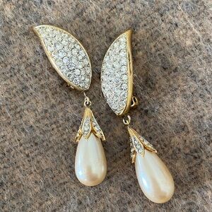Elegant Gold and Pearl Drop Earrings